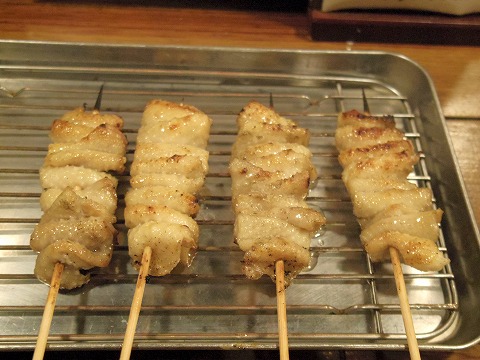 東京都新宿区上落合２丁目にある「やきとり にしだ屋 中井店」とり皮4本