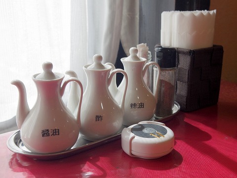 埼玉県越谷市千間台西４丁目にある「中華料理　喜」店内