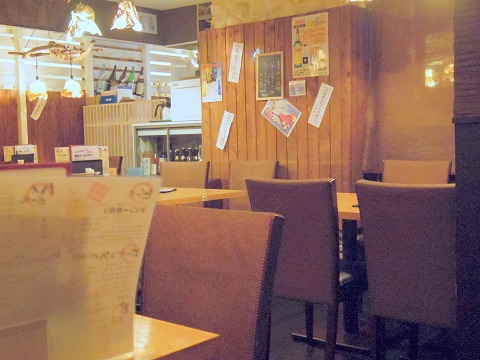 神奈川県川崎市川崎区駅前本町８番地ダイスビルにある居酒屋「茅ヶ崎 海ぶねダイニング」店内