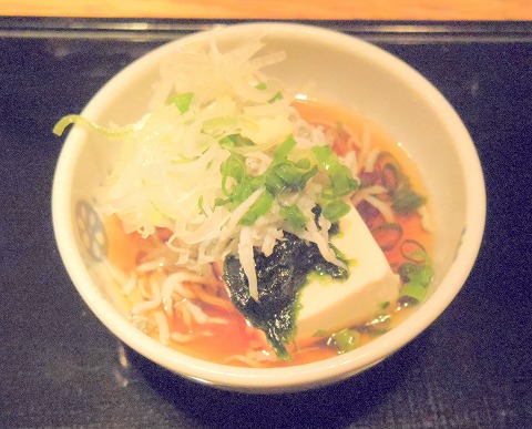 神奈川県川崎市川崎区駅前本町８番地ダイスビルにある居酒屋「茅ヶ崎 海ぶねダイニング」海老の天ぷらとお刺身三種ご膳の小鉢