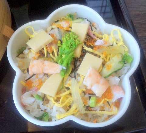 埼玉県所沢市緑町3丁目にある割烹、小料理のお店「旬菜料理 花もも」ももいろ弁当の花ちらし寿司 埼玉県所沢市緑町3丁目にある割烹、小料理のお店「旬菜料理 花もも」ももいろ弁当の花ちらし寿司