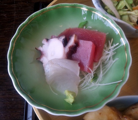 埼玉県所沢市緑町3丁目にある割烹、小料理のお店「旬菜料理 花もも」ももいろ弁当のお刺身 埼玉県所沢市緑町3丁目にある割烹、小料理のお店「旬菜料理 花もも」ももいろ弁当のお刺身