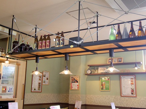 埼玉県入間市下藤沢にあるカフェ、ダイニングの「MAY 30.」店内