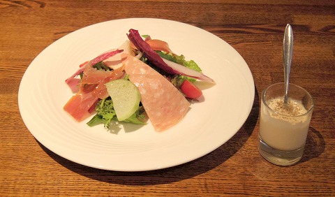 埼玉県越谷市千間台東１丁目にある鉄板ビストロの「la planche  ラ・プランシュ」ランチサラダ