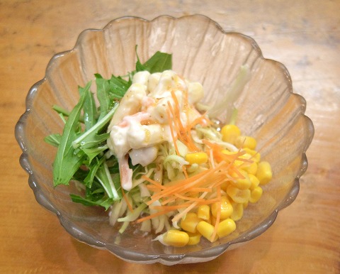 埼玉県越谷市千間台東２丁目にある寿司店「竹寿司」焼き魚セットのサラダ