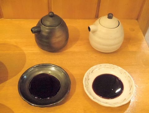 神奈川県川崎市川崎区東田町にある居酒屋「日本料理・北前鮮魚 宜候 YO‐SORO 川崎」醤油２種類