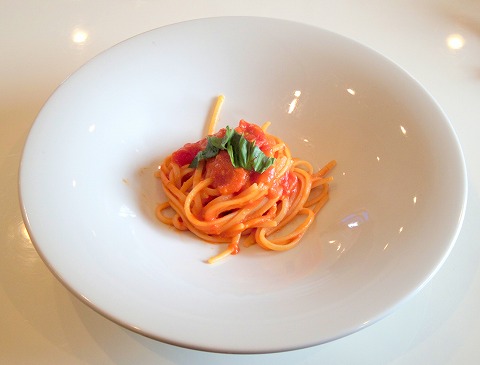 埼玉県所沢市東狭山ケ丘１丁目にあるイタリア料理の「パティスリー カフェ ミツキ  patisserie cafe Mitsuki」鶏のささ身のトマトスパゲティ