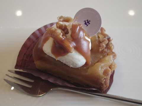 埼玉県所沢市東狭山ケ丘１丁目にあるイタリア料理の「パティスリー カフェ ミツキ  patisserie cafe Mitsuki」アップルタルト