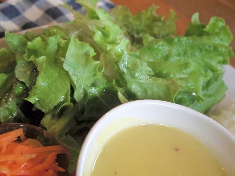 埼玉県越谷市大泊にあるカフェ「hana cafe」ランチプレートのサラダ