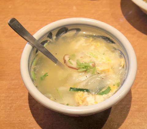 f:id:morigen1:20190401142615j:plain 埼玉県さいたま市北区宮原町2丁目にある焼肉店「和牛焼肉 凱旋門 宮原店」大盛焼肉定食のスープ