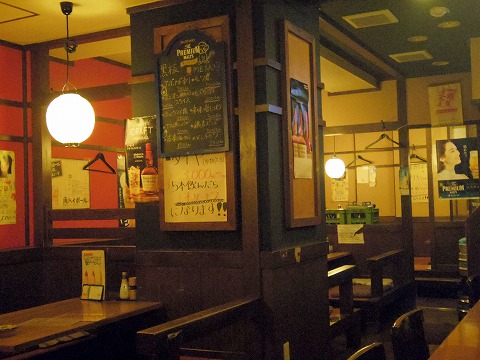埼玉県越谷市千間台東１丁目にある居酒屋「まぐろやモンキー せんげん台店」店内