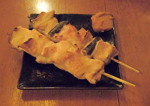 埼玉県越谷市千間台東１丁目にある居酒屋「まぐろやモンキー せんげん台店」焼鳥（モモとねぎま）