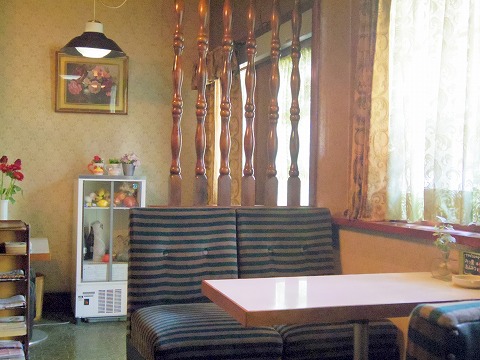 埼玉県越谷市袋山にある「珈琲TAKU」店内