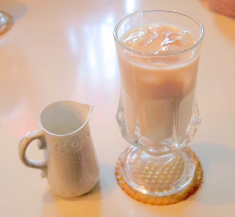 埼玉県越谷市袋山にある「珈琲TAKU」アイスカフェオーレ