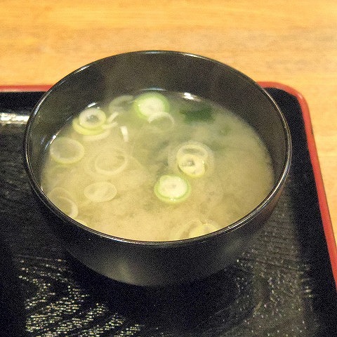 東京都練馬区田柄１丁目にあるとんかつ店「とんかつ割烹 よしだ」定食の味噌汁