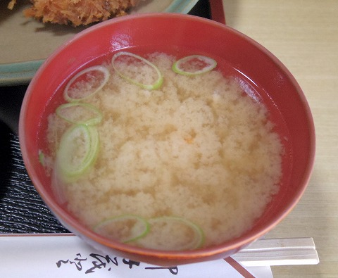 埼玉県越谷市袋山にある「とんかつ仲清」ランチの味噌汁