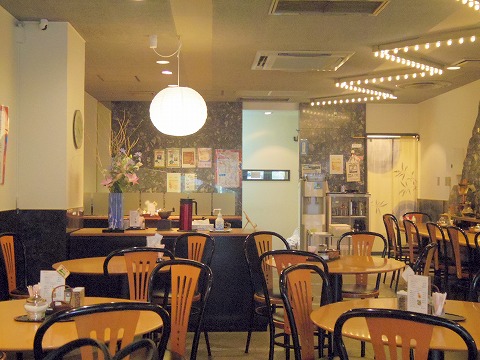 東京都文京区関口１丁目にある喫茶店「玉露園喫茶室」店内