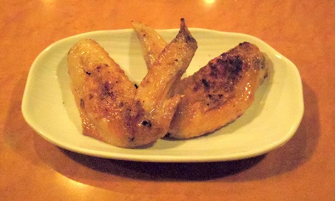 東京都文京区関口1丁目にある焼鳥、居酒屋「串焼き 竹屋」手羽先 東京都文京区関口1丁目にある焼鳥、居酒屋「串焼き 竹屋」手羽先