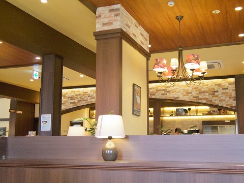 埼玉県狭山市広瀬東３丁目にあるカフェ「高倉町珈琲 狭山店」店内
