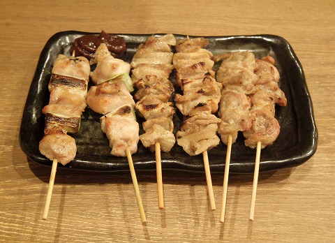 東京都練馬区豊玉北5丁目にある居酒屋「春田屋 練馬2号店」焼鳥(ねぎま、かわ、せせり) 東京都練馬区豊玉北5丁目にある居酒屋「春田屋 練馬2号店」焼鳥(ねぎま、かわ、せせり)