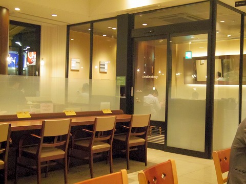 東京都練馬区光が丘２丁目にあるカフェ「DOUTOR　COFFEE SHOP　ドトールコーヒーショップ 光が丘店」店内