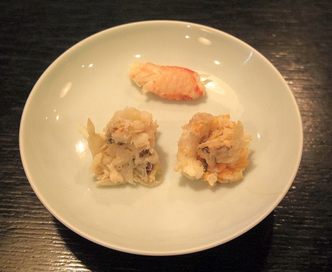 埼玉県北葛飾郡松伏町松伏にある鮨店「三笠鮨」ワタリガニ等カニ3種