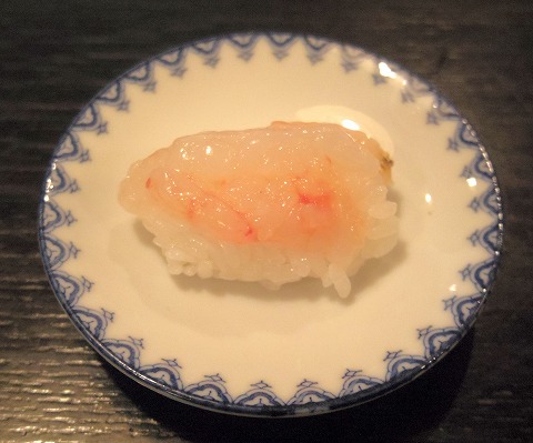 埼玉県北葛飾郡松伏町松伏にある鮨店「三笠鮨」オニエビの鮨（ウニ醤油を漬けて）