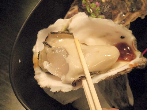 埼玉県北葛飾郡松伏町松伏にある鮨店「三笠鮨」岩牡蠣