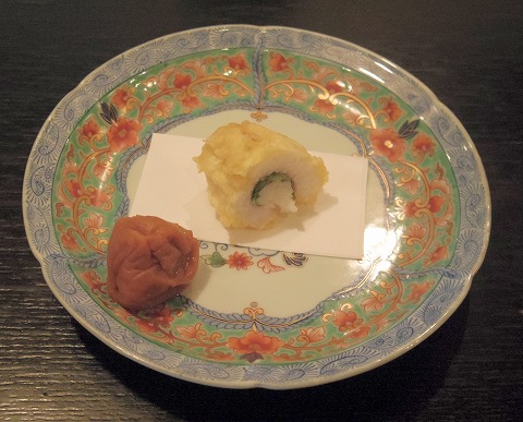 埼玉県北葛飾郡松伏町松伏にある鮨店「三笠鮨」黄金ハモと梅干し