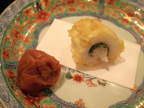 埼玉県北葛飾郡松伏町松伏にある鮨店「三笠鮨」黄金ハモと梅干し