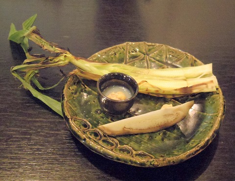 埼玉県北葛飾郡松伏町松伏にある鮨店「三笠鮨」ヤングコーンと水茄子とウニ