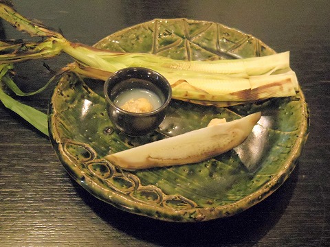 埼玉県北葛飾郡松伏町松伏にある鮨店「三笠鮨」ヤングコーンと水茄子とウニ