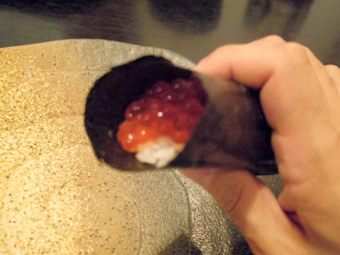 埼玉県北葛飾郡松伏町松伏にある鮨店「三笠鮨」いくら巻き