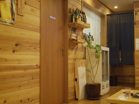 東京都練馬区谷原１丁目にあるお好み焼き、もんじゃの「お好み焼き　ふふ」店内