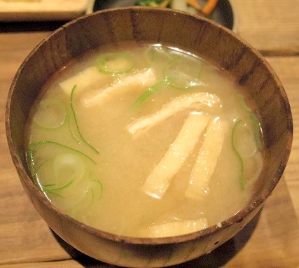 神奈川県川崎市川崎区砂子２丁目にある山芋専門店「山芋の多い料理店 川崎」味噌汁