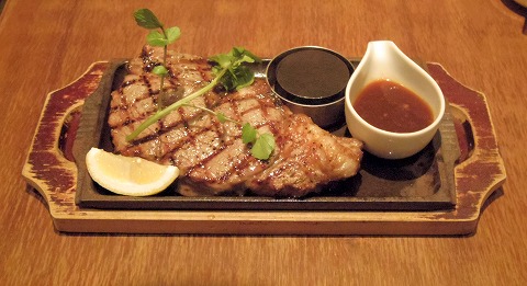 神奈川県川崎市川崎区小川町１丁目にある「肉と牡蠣市場」（メキシコ産）リブアイロールステーキ
