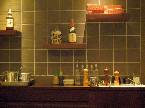 神奈川県川崎市川崎区砂子２丁目にある鉄板焼きの「Grill-Pan Zen 　グリルパンゼン」店内