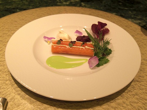 神奈川県川崎市川崎区砂子２丁目にある鉄板焼きの「Grill-Pan Zen 　グリルパンゼン」前菜（サーモン）