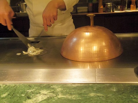 神奈川県川崎市川崎区砂子２丁目にある鉄板焼きの「Grill-Pan Zen 　グリルパンゼン」魚料理（桜鯛）