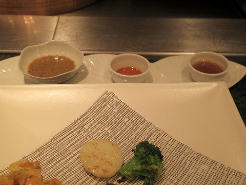 神奈川県川崎市川崎区砂子２丁目にある鉄板焼きの「Grill-Pan Zen 　グリルパンゼン」季節の野菜と黒毛和牛もも肉ステーキ