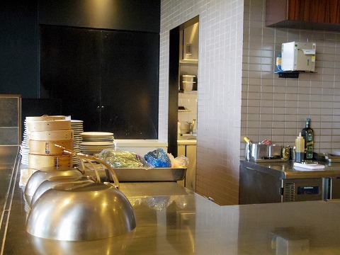 神奈川県川崎市幸区堀川町ラゾーナ4階にある鉄板焼きのお店「鉄板焼S」店内