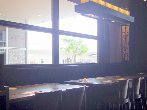 神奈川県川崎市幸区堀川町ラゾーナ4階にある鉄板焼きのお店「鉄板焼S」店内