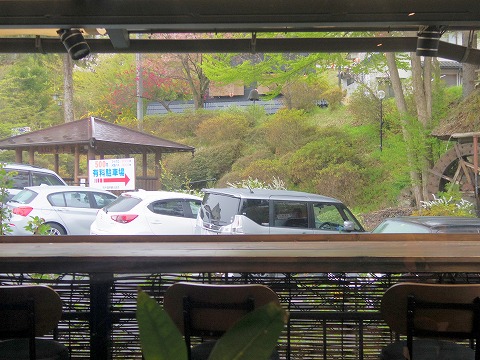 長野県上田市別所温泉にあるカフェ「Katsuraso Cafe ハレterrace　カツラソウ カフェ ハレテラス」店内