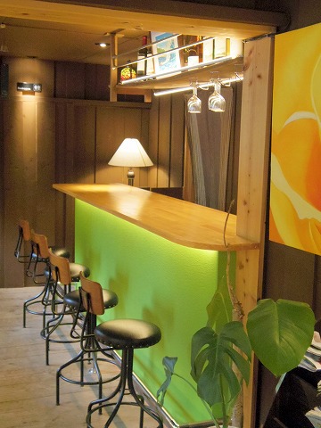 長野県上田市別所温泉にあるカフェ「Katsuraso Cafe ハレterrace　カツラソウ カフェ ハレテラス」店内