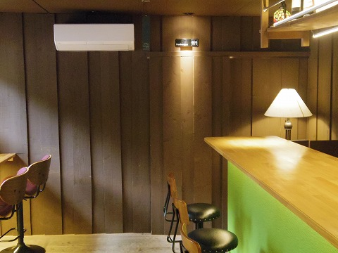 長野県上田市別所温泉にあるカフェ「Katsuraso Cafe ハレterrace　カツラソウ カフェ ハレテラス」店内