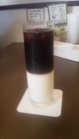 埼玉県所沢市日吉町にある喫茶店「ペルレイ　PERLEI」アイスカフェオーレ