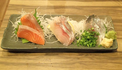 東京都練馬区練馬１丁目にある居酒屋、魚介料理・海鮮料理の「海鮮居酒屋 湊丸」刺身三点盛り