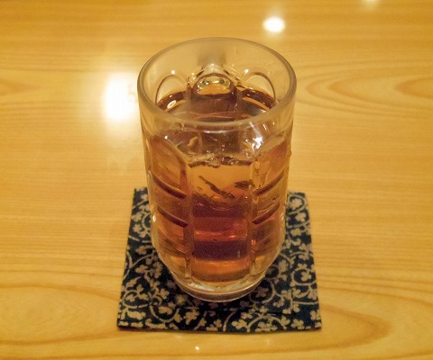 東京都新宿区中落合1丁目にある焼鳥店「炭火焼鳥 鳥香」ウーロン茶 東京都新宿区中落合1丁目にある焼鳥店「炭火焼鳥 鳥香」ウーロン茶