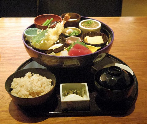 神奈川県川崎市幸区堀川町にある和食のお店「板前ごはん 音音　ラゾーナ川崎プラザ店」彩り大名御膳