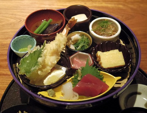 神奈川県川崎市幸区堀川町にある和食のお店「板前ごはん 音音　ラゾーナ川崎プラザ店」彩り大名御膳